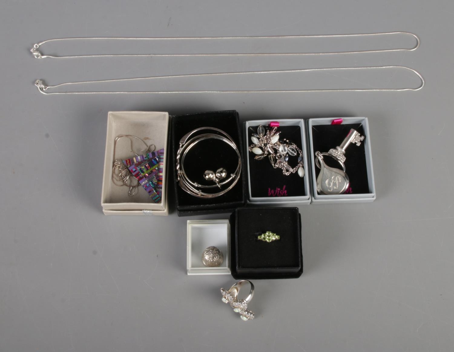 A quantity of silver jewellery and collectables to include thimble, christening bangle, rings,