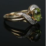 A 9ct Gold, peridot and diamond accent ring. Size O. Total weight: 2.5g