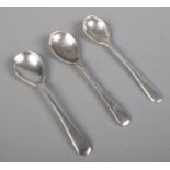 Three silver salt spoons. 10g.