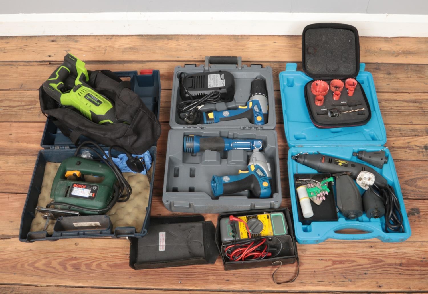 A quantity of power tools, to include a Bosch Jigsaw, Draper Expert and Hawkforce reciprocating saw.