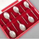 A cased set of silver jubilee silver teaspoons. Assayed Sheffield 1977 by Bishton's Ltd. 59g.