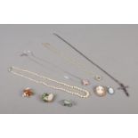 A quantity of assorted jewellery, to include silver gilt cameo brooch, Wedgwood necklace, crucifix
