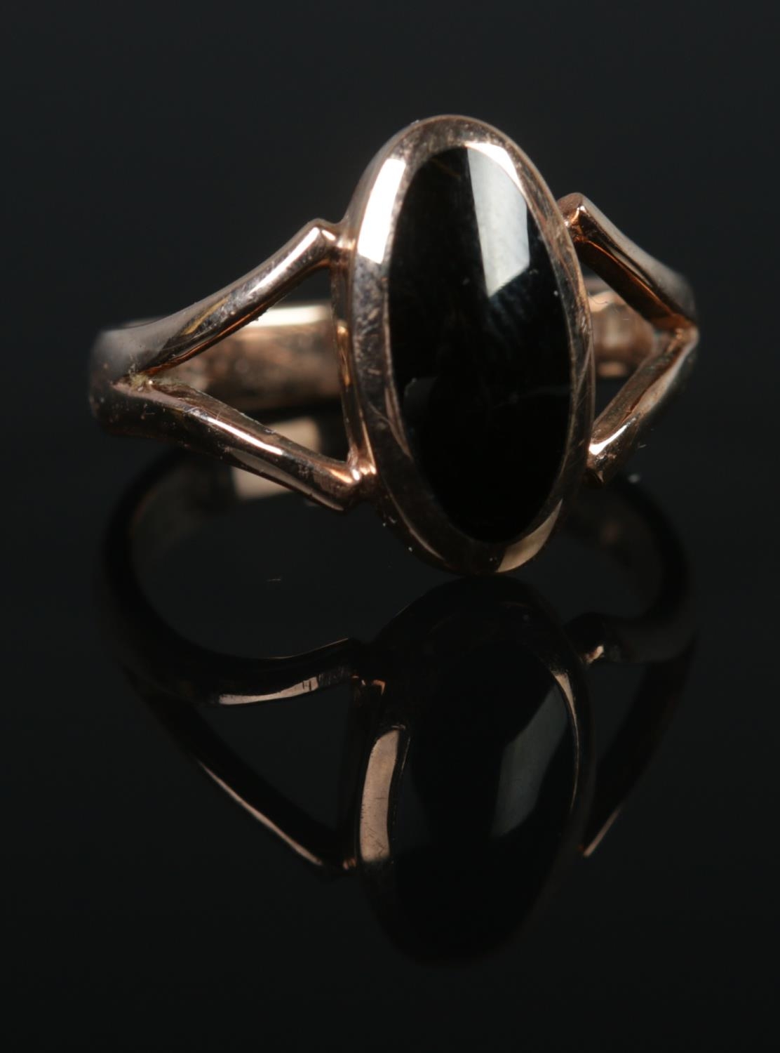 A 9ct Gold ring with central black stone. Stamped 'Kells' to inside of band. Size IÂ½. Total weight: