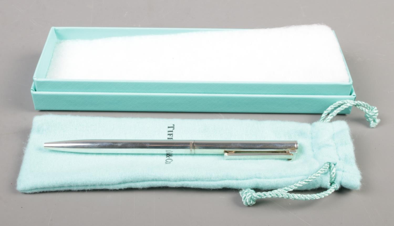 A Tiffany silver ballpoint pen, in drawstring bag and box, together with a cased L'Plume fountain - Image 2 of 2