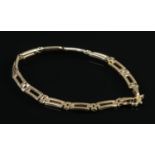 A small 9ct Gold gate bracelet. Total weight: 4.6g