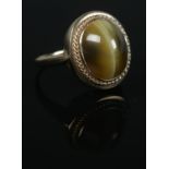 A vintage 9ct Gold and Chrysoberyl ring. Assayed for London. Size J. Total weight: 3.5g.