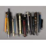 A quantity of fountain pens and propelling pencils, many for repair.