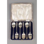 A cased set of silver Walker & Hall tea spoons featuring golfing decoration to handle. Assayed