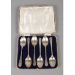A cased set of silver Walker & Hall tea spoons featuring golfing decoration to handle. Assayed