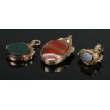 Three 9ct Gold swivel fobs, including agate and blood stone examples. Total weight: 23.0g.
