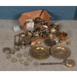 A large quantity of brassware. Includes horse brasses, bellows, miniatures, etc.