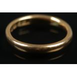 A 22ct gold wedding band. Size N, 4.18g.