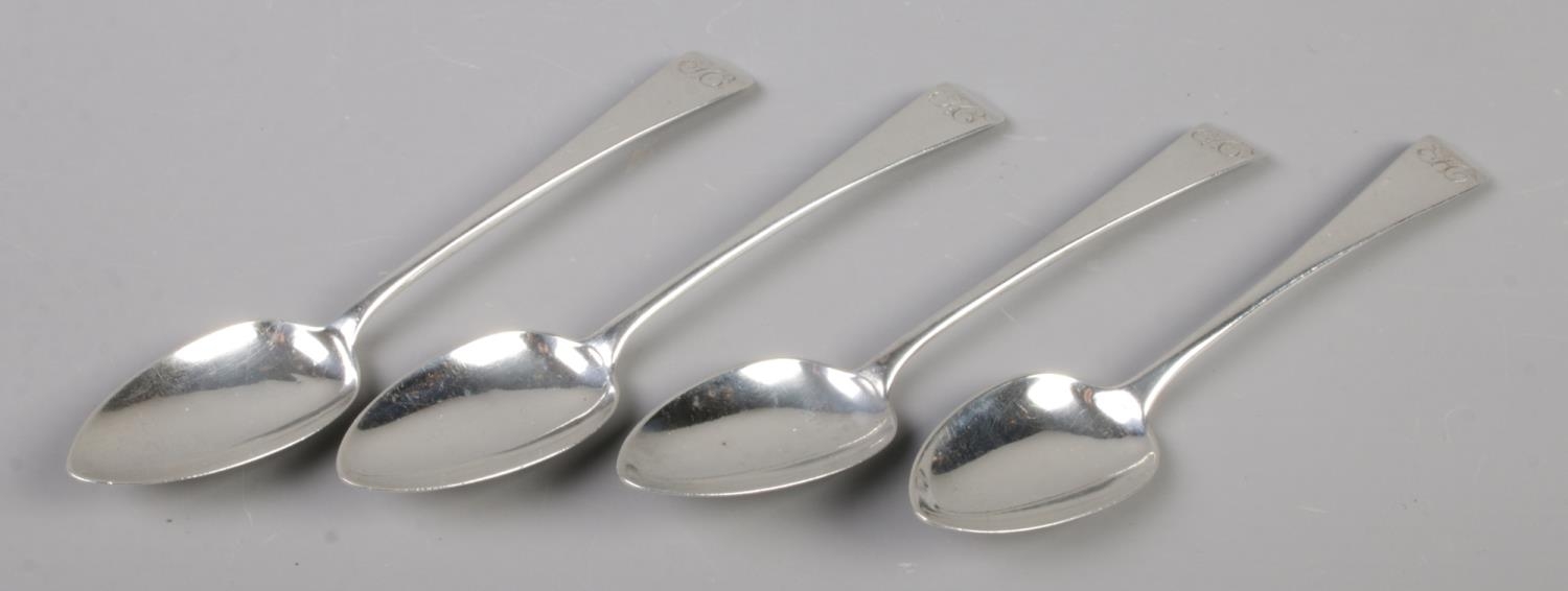 Four matching George III silver tea spoons. Assayed London 1806 by William Eaton. 70g.
