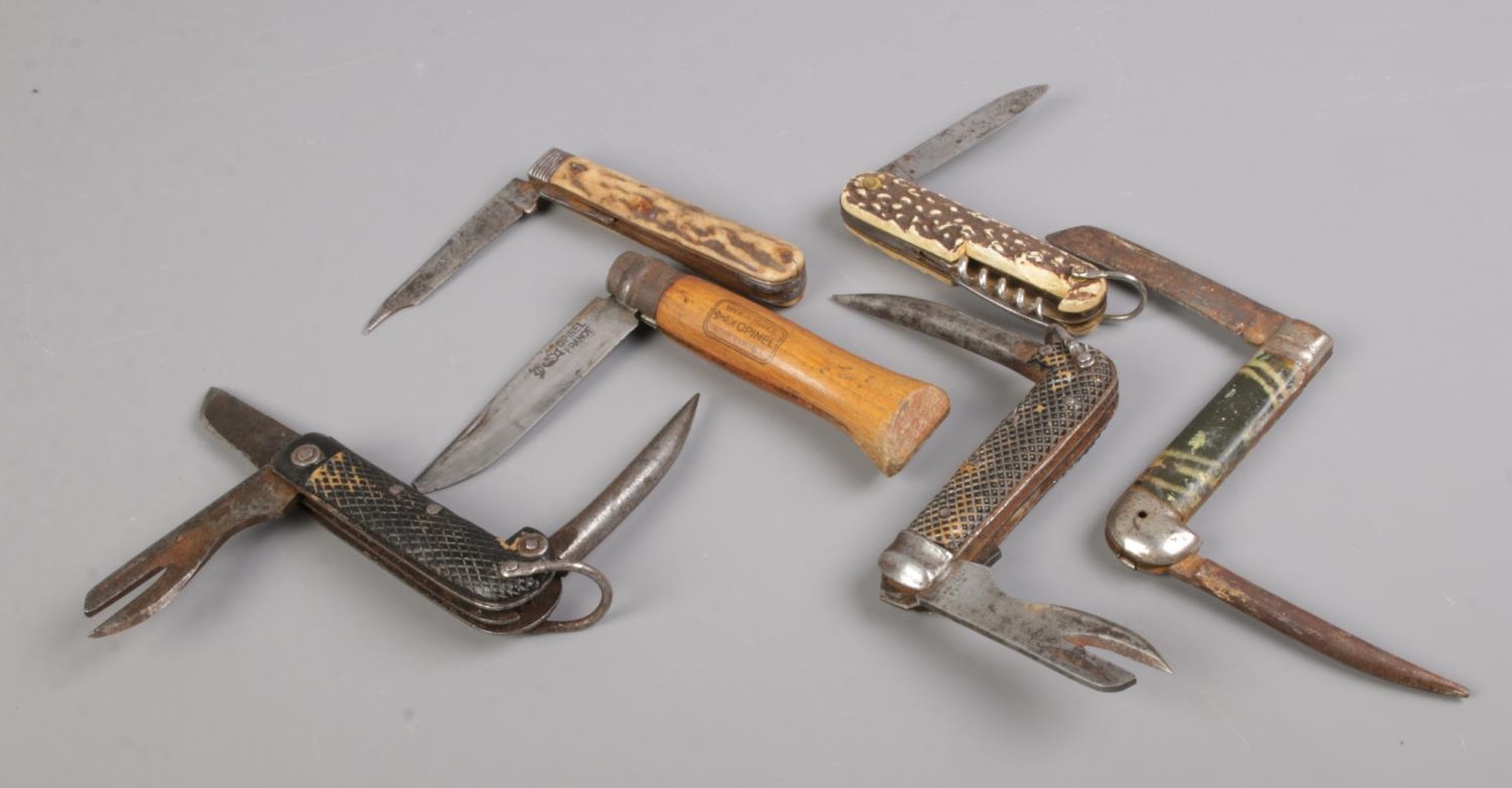 Six vintage folding knives, including 1943 Ibberson of Sheffield (bearing broad arrow mark),