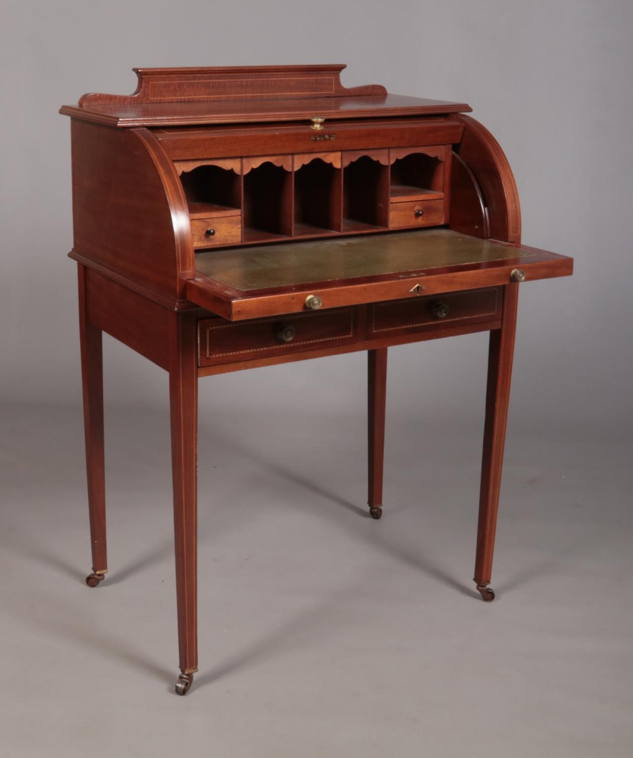 An Edwardian mahogany cylinder desk, having fitted interior, tapering supports and strung inlay. - Image 2 of 2