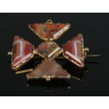 A rare George III gold and agate Maltese cross brooch/pendant. 3.6cm x 3.6cm. 7.7g. Generally good
