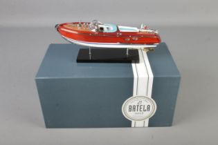 A good quality Batela model speedboat Lx25cm