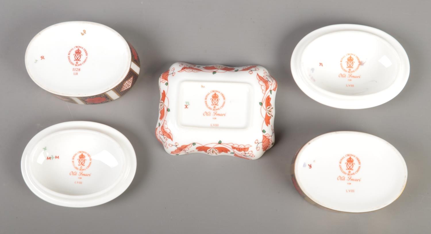 A Royal Crown Derby 1128 imari pattern trinket dish with two trinket boxes of the same pattern. - Image 2 of 2