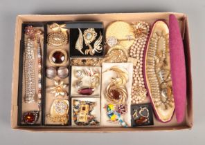 A tray containing a collection of costume jewellery, with vintage examples. Clip on earrings,