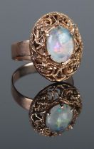 A vintage 9ct Rose Gold ring, set with opal doublet. Size M. Total weight: 4.1g