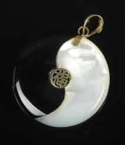 A 14ct gold Chinese Yin Yang pendant formed from mother of pearl and onyx surrounding a Hanzi