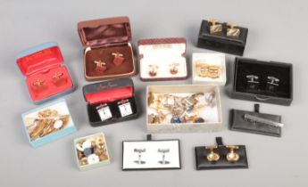 A quantity of Gent's accessories, to include cufflinks, tie pins and button studs.