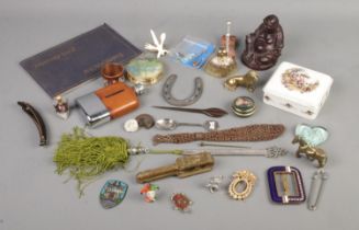 A tray of assorted collectables to include magnifying glass, brass miniatures, hip flask, belt