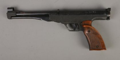 An El Gamo Center .177 cal underlever Spanish air pistol, serial number H27707. CANNOT POST