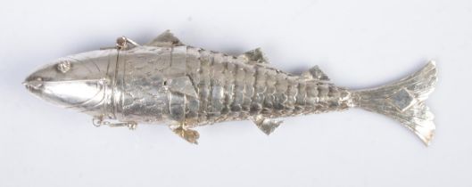 A continental silver snuff box in the form of an articulated fish. Approx. length 12cm, 37.1g. Tests