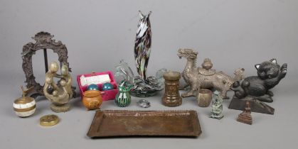 An assortment of collectables, to include squirrel doorstop, dragon figure, glass fish, desk