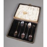 A set of five silver tea spoons in case assayed Birmingham 1937. 37.5g