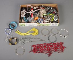 A box of assorted costume jewellery to include bracelets, necklaces, earrings, etc. Also includes