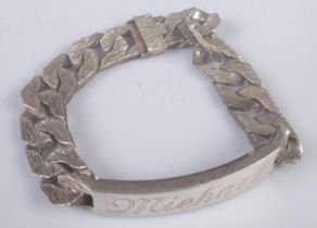 A heavy link silver bracelet. Engraved Michael. 59g.