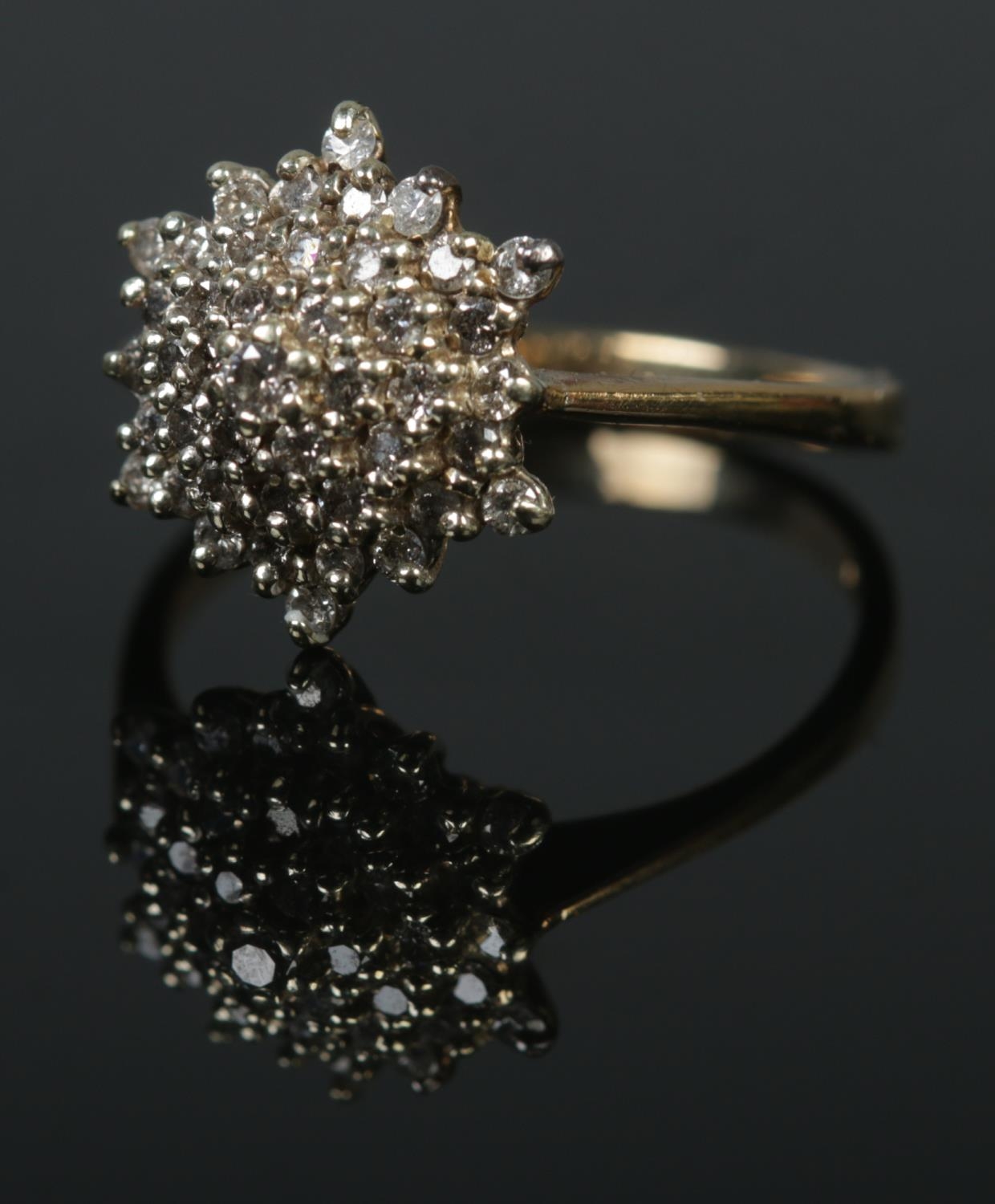 A 9ct diamond cluster ring. Size P, 3g.