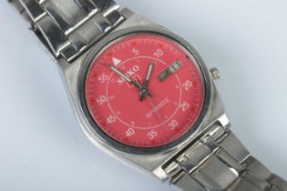 A Gent's Seiko 5 automatic wristwatch, with pink dial, Arabic numeral and minute markers and day/