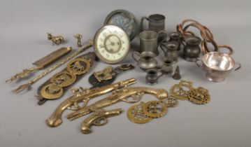 A box of assorted metal wares to include Mayflower pewter tankard, horse brasses, clock movement,