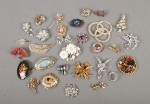 A good collection of costume jewellery brooches to include floral, Christmas tree, ribbon and fan