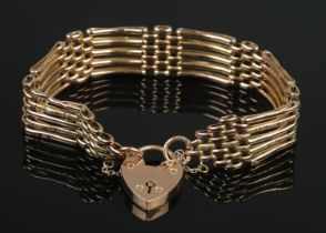 A 9ct gold gate bracelet with 9ct gold clasp. 18.26g.