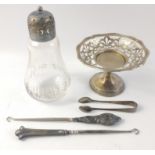 A small silver lot to include a small bonbon dish (12cm dia x7cm high) hallmarked Birmingham 1907,