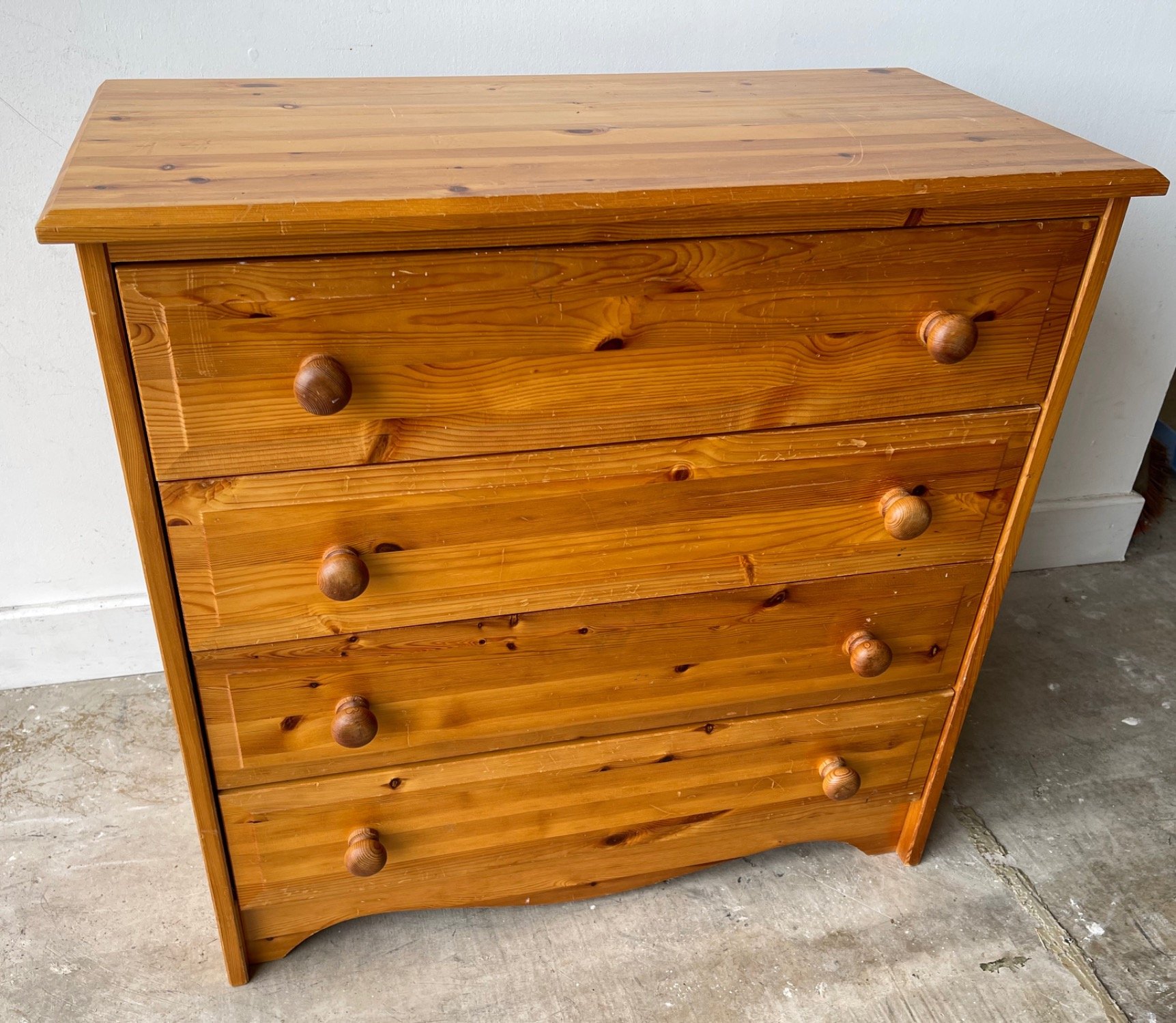 CUTE! A pine bedroom 4 drawer chest of drawers - 2.5ft tall x 18" depth x 2.5ft depth approx