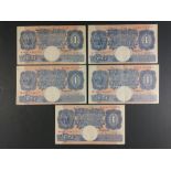 An attractive lot of five of crisp clean Bank of England £1 blue Peppiatt banknotes