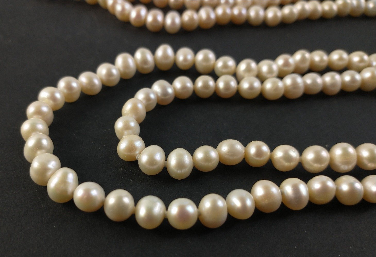 A string of fresh water pearls approx 250cm long - Image 2 of 3