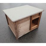 Wooden outdoor pet shelter/dog kennel with felted roof