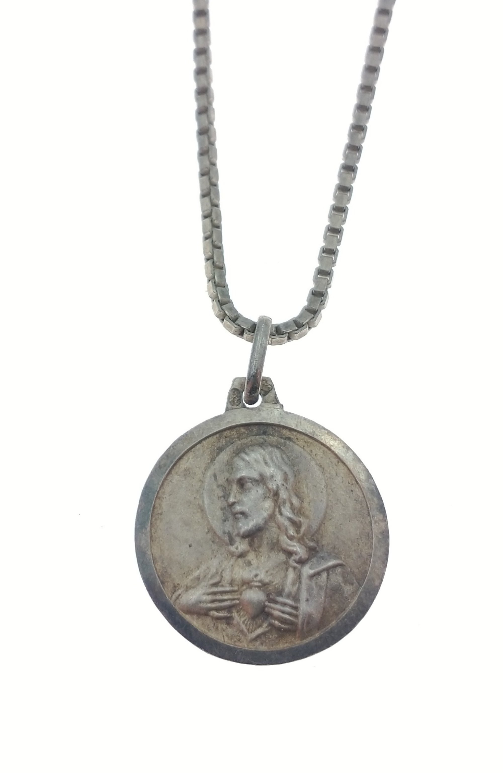 A silver St Christopher on a 925 marked chain 54cm long, weight 9.05g