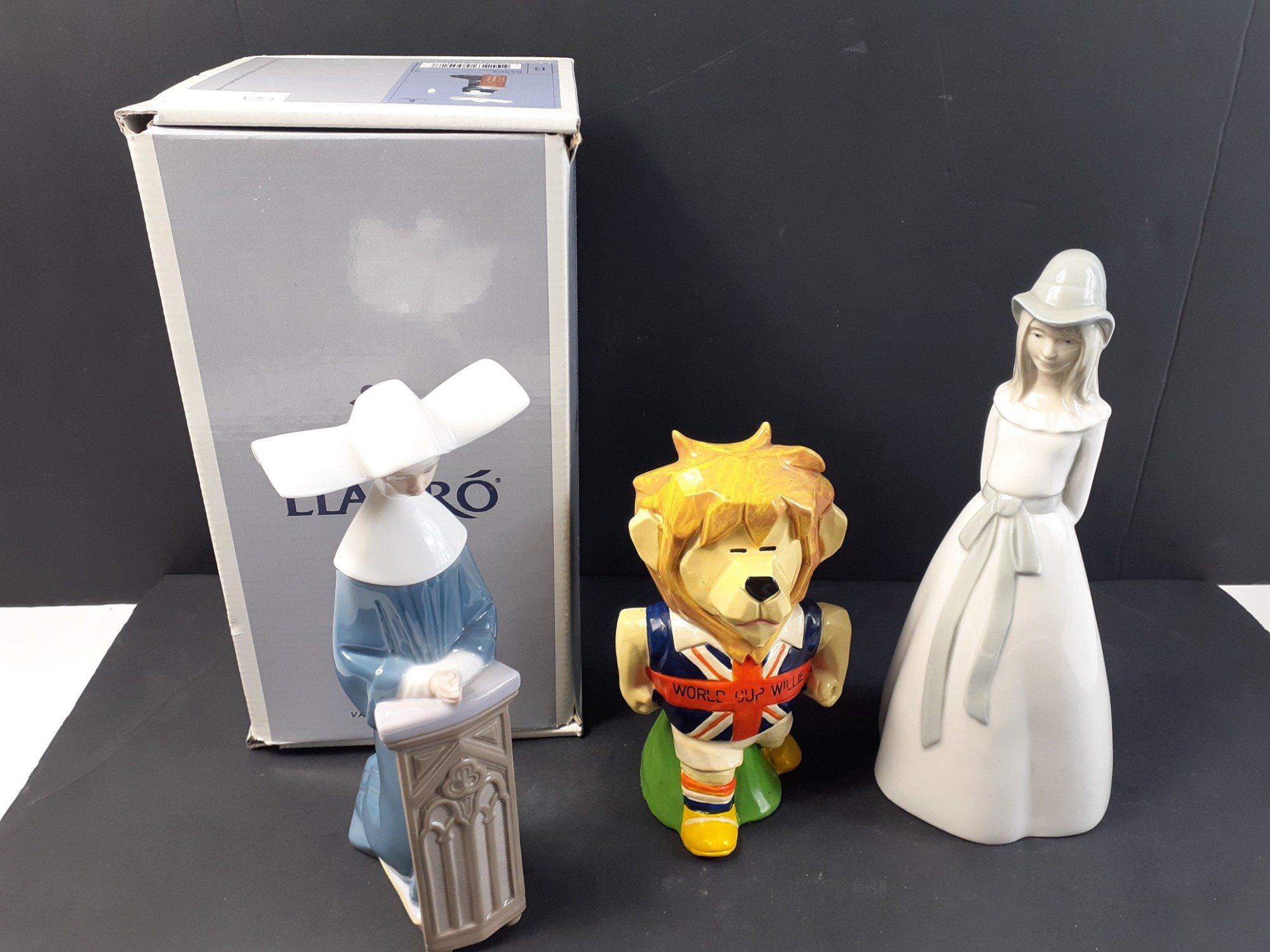 A boxed LLADRO figurine of a praying nun (5502) stands 12cm tall, no damage, with a MIQUEL