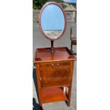 OF THE HIGHEST QUALITY! An EDWARDIAN mahogany with inlay bedside boudoir cabinet with an