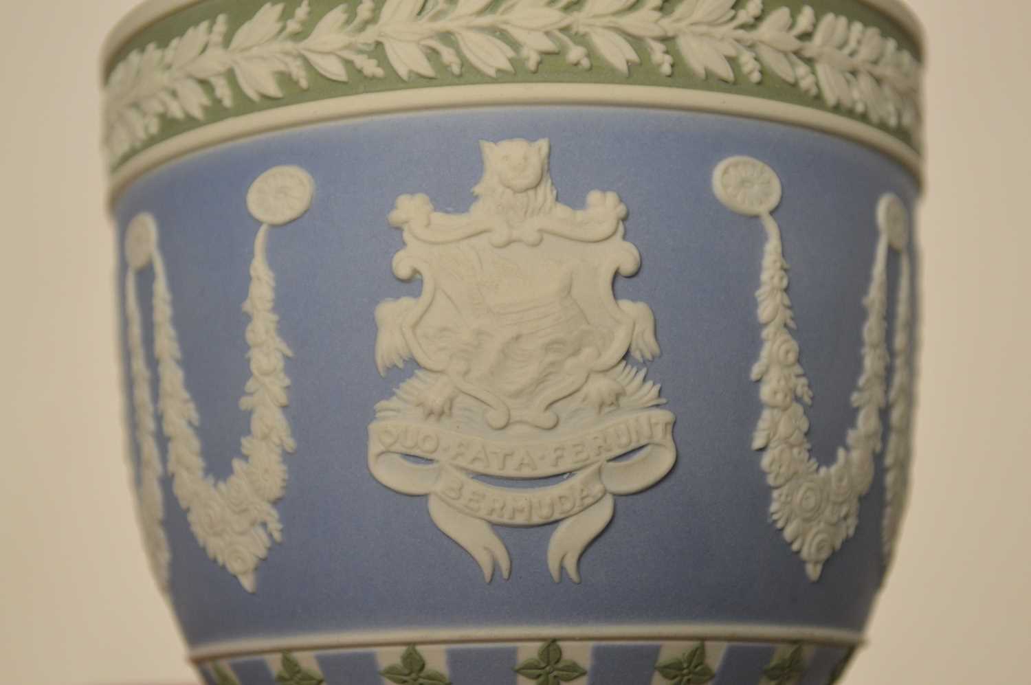 Wedgwood diced tri-colour jasperware goblet US Great Seal and Bermuda Crest - Image 2 of 5
