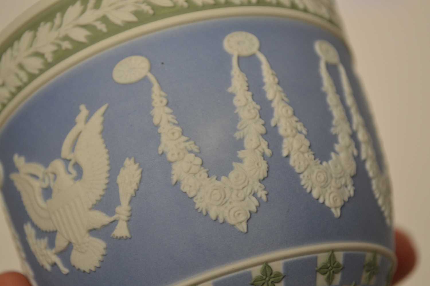 Wedgwood diced tri-colour jasperware goblet US Great Seal and Bermuda Crest - Image 4 of 5