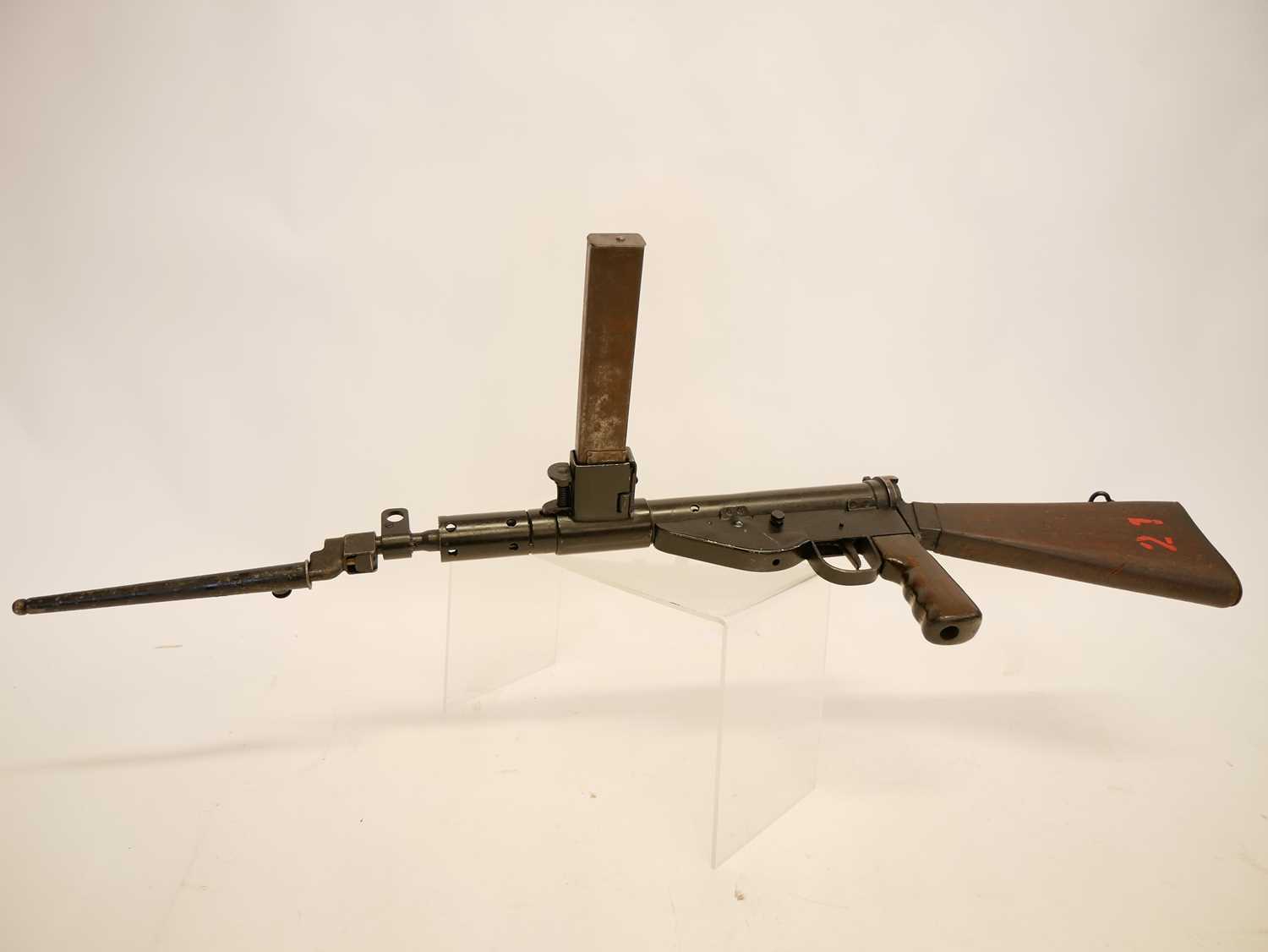 Deactivated Sten Mk V 9mm sub machine gun and bayonet - Image 12 of 13