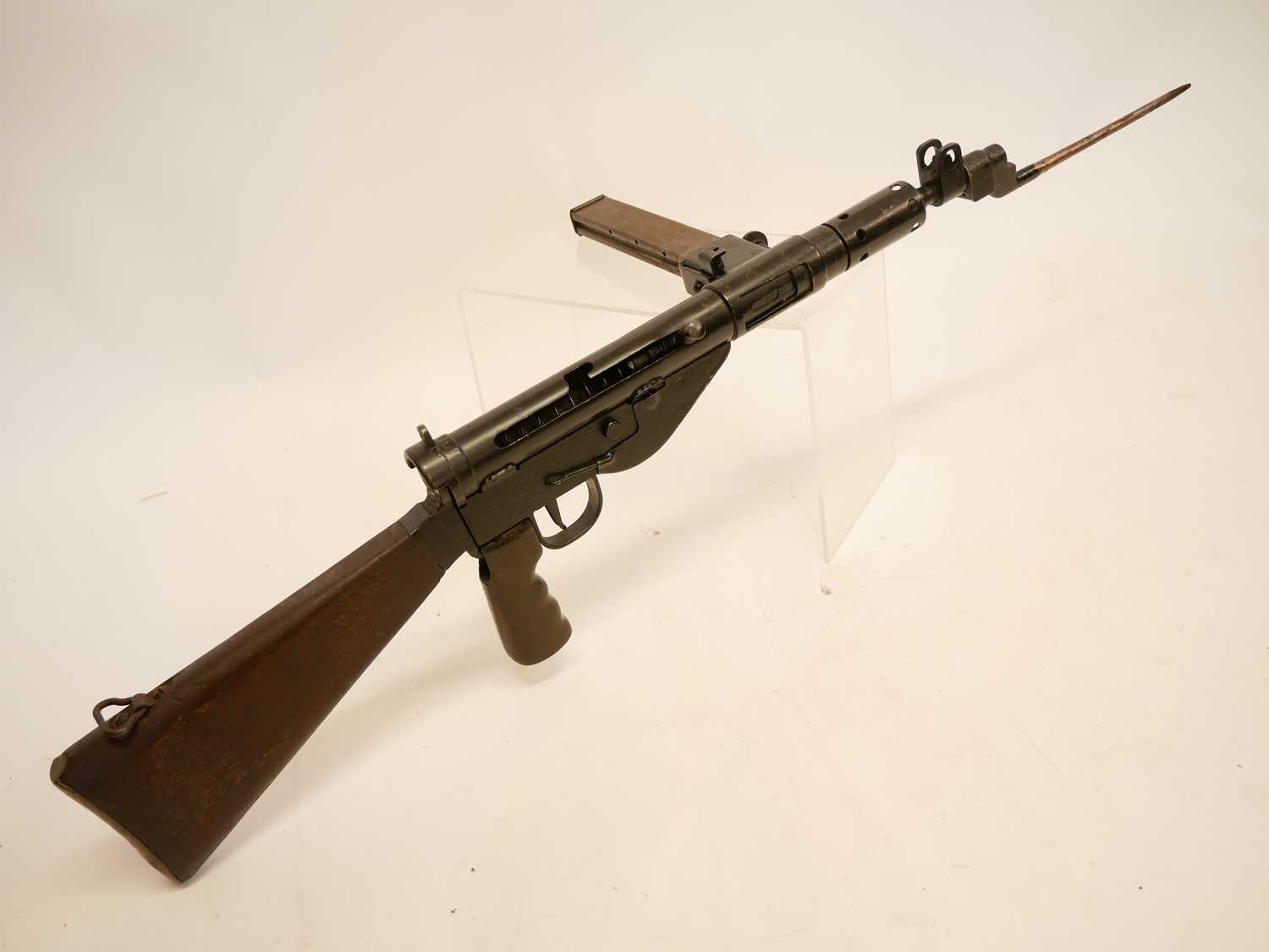 Deactivated Sten Mk V 9mm sub machine gun and bayonet - Image 2 of 13